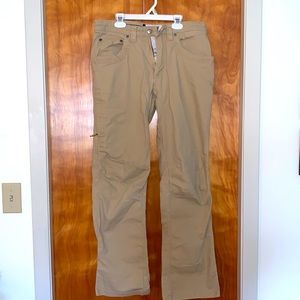 Men’s mountain khaki size 32x32